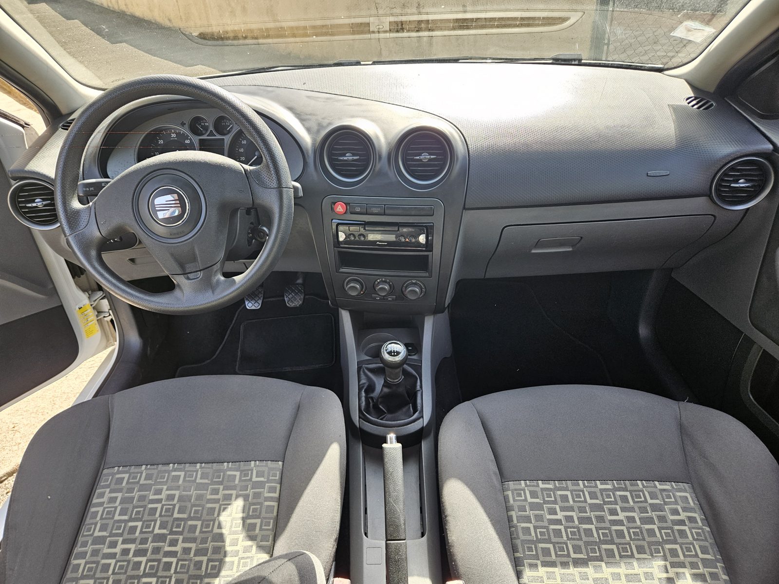 Photo 3